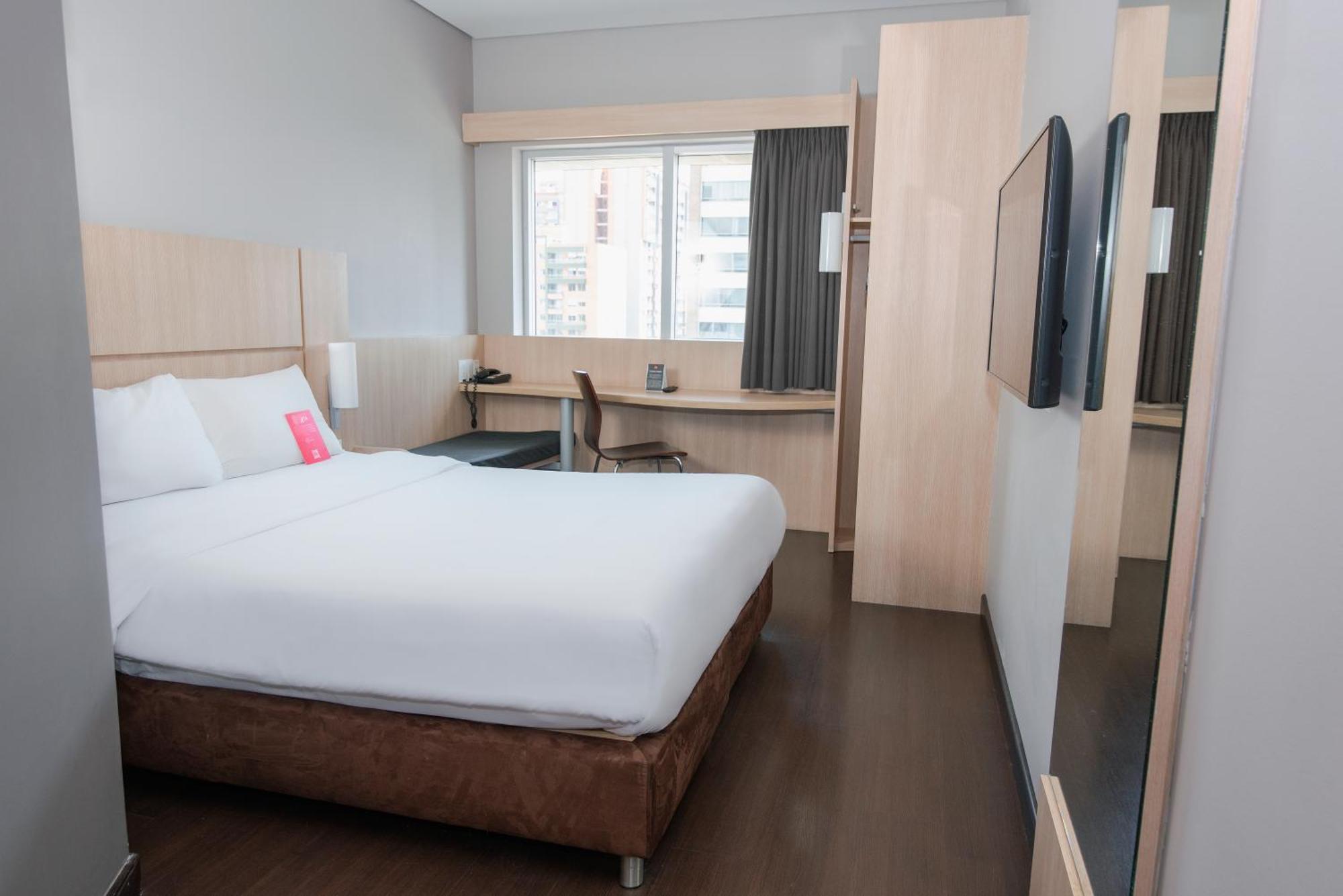 Ibis Medellin Hotel Екстериор снимка